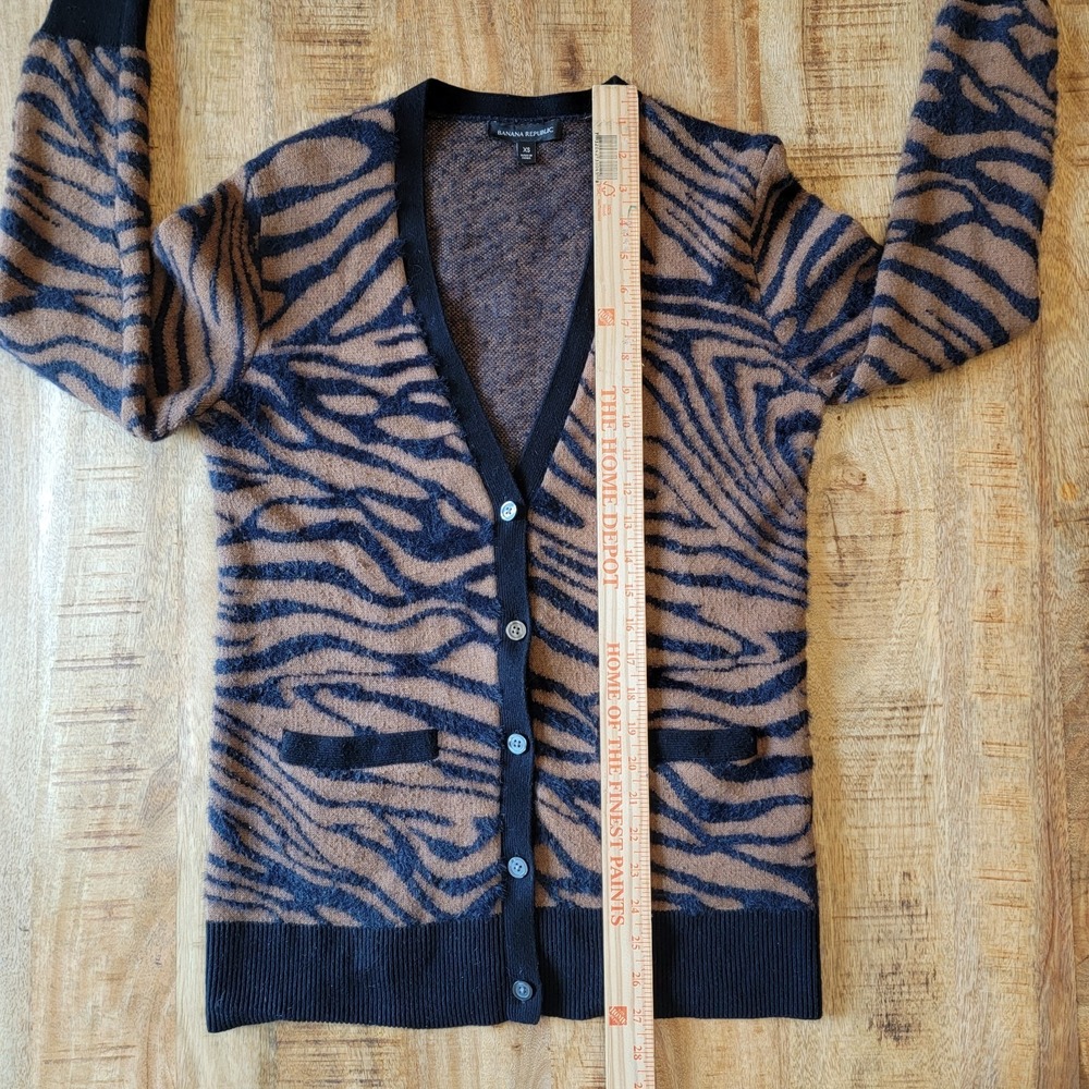 Banana Republic Zebra Animal Print Black Brown Cardigan Sweater V Neck Size XS - Picture 11 of 12